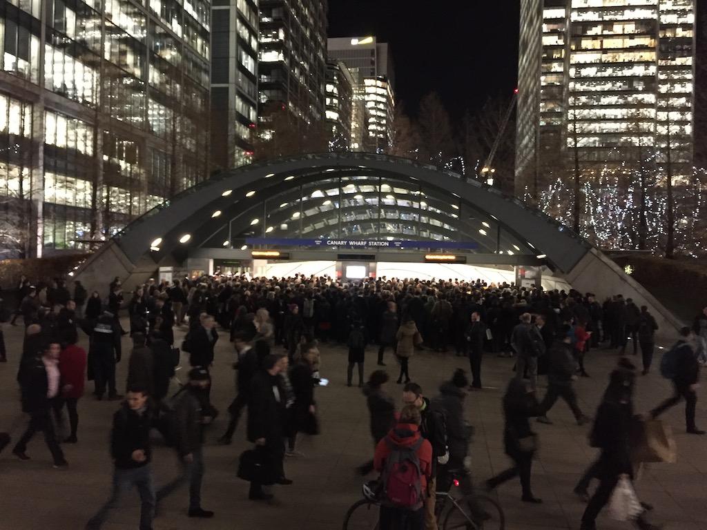 Canary Wharf station crowd