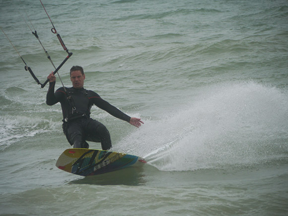 Me kitesurfing