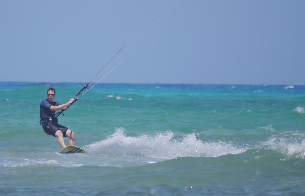 Me kitesurfing