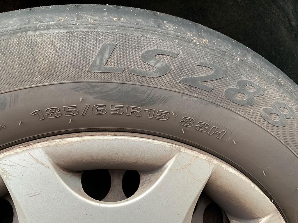 Car tyre